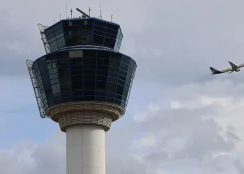 Πρωτοφανές μπλακ άουτ επικοινωνιών και παρεμβολές στο FIR Αθηνών: Κανονικά η πτήση της Αθήνας στο αεροδρόμιο Ζακύνθου | Το πρόβλημα εμφανίστηκε στις 08:59 και ο «θόρυβος» στις συχνότητες είχε τη μορφή συνεχούς, ακούσιας εκπομπής