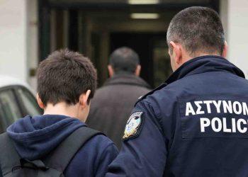 ΕΡΤ Ζακύνθου: Μαθητής γυμνασίου της Ζακύνθου πήγε στο σχολείο του με πιστόλι | Το όπλο είδαν κάποιοι συμμαθητές του οι οποίοι τον κατήγγειλαν